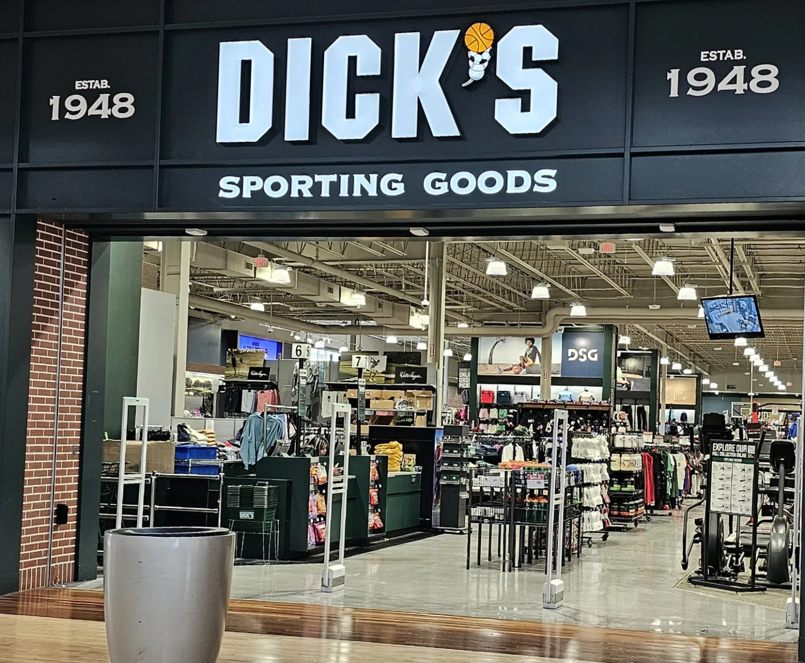 DICK'S Sporting Goods Gurnee storefront