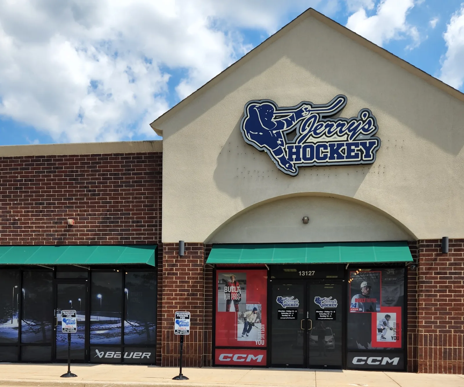Jerry’s Hockey Crestwood storefront