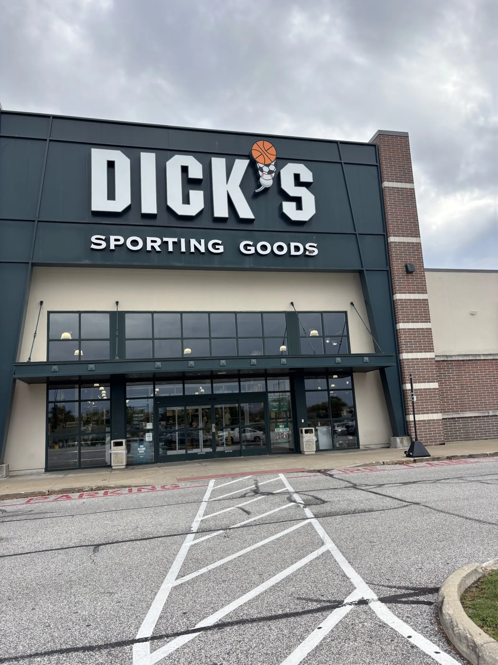 DICK'S Sporting Goods Parma storefront