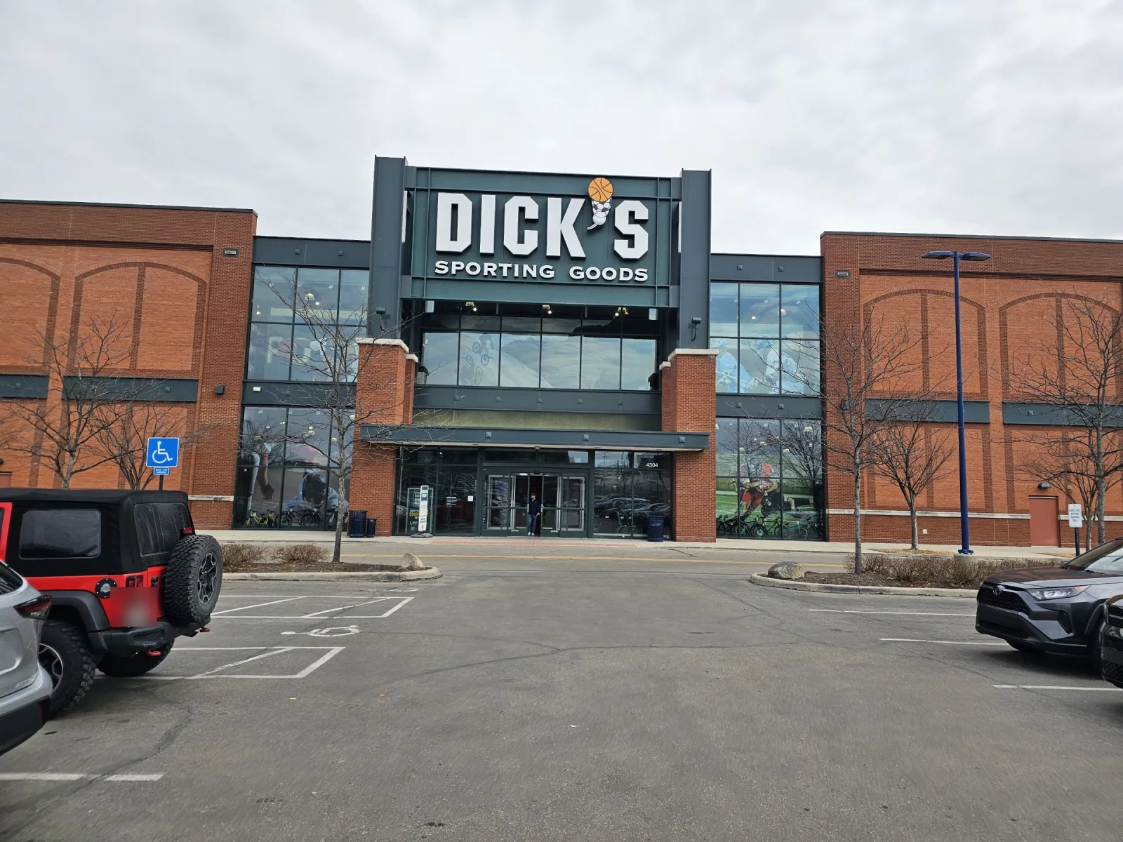 DICK'S Sporting Goods Easton storefront