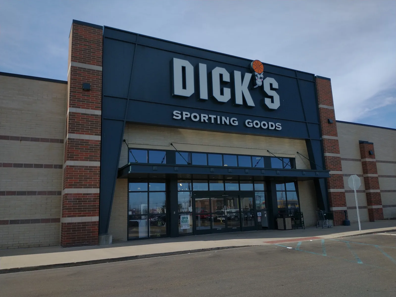 DICK'S Sporting Goods Livonia storefront