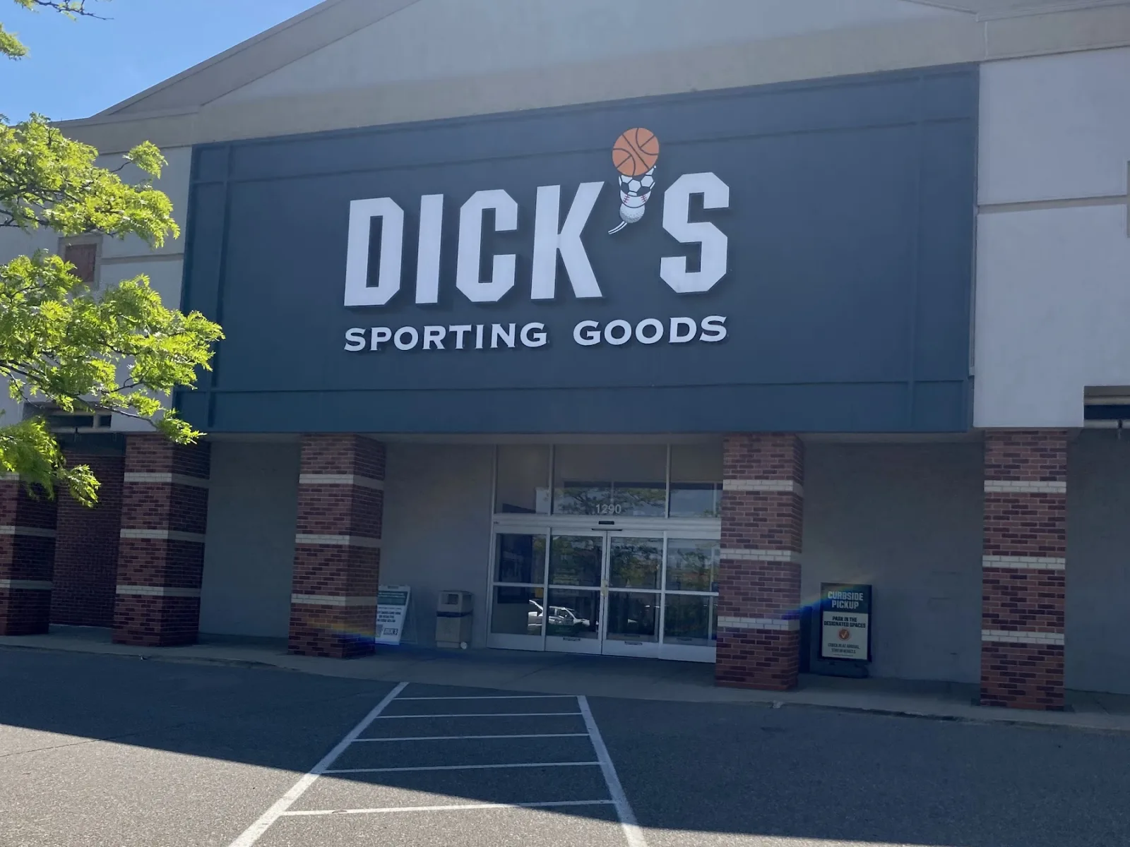 DICK'S Sporting Goods Rochester Hills storefront