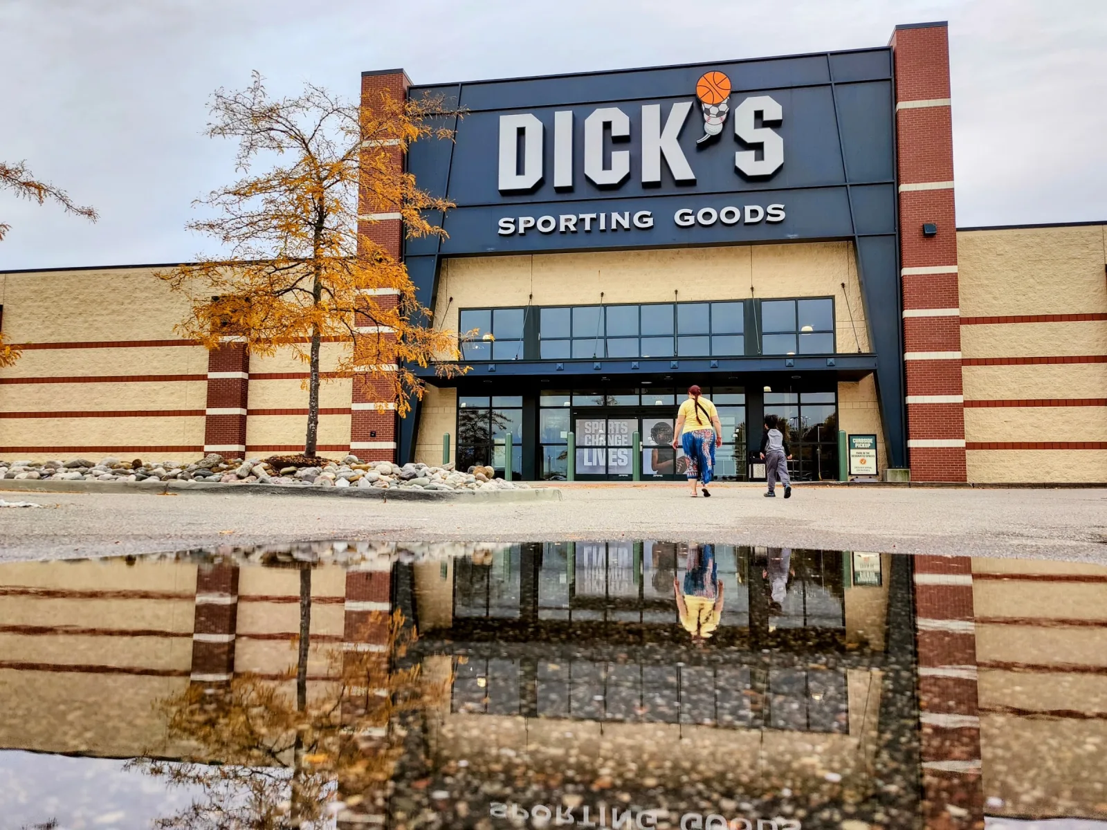 DICK'S Sporting Goods Sterling Heights storefront