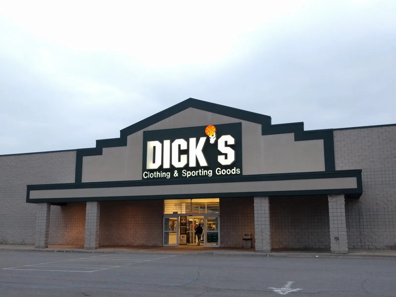 DICK'S Sporting Goods Taylor storefront