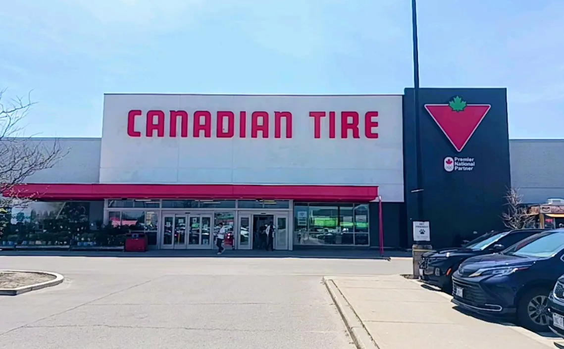 Fachada de Canadian Tire Aurora
