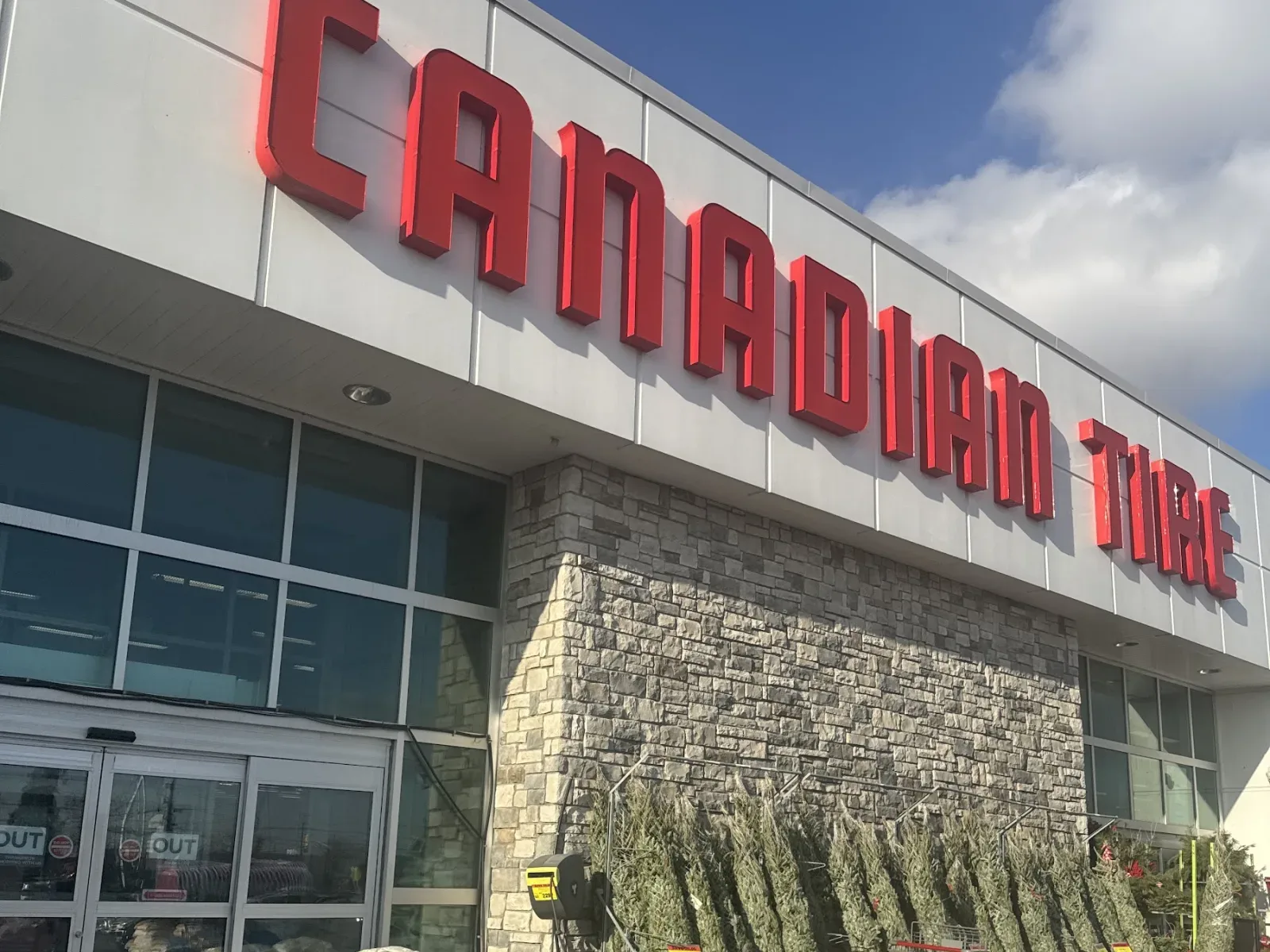 Fachada de Canadian Tire Brampton Bramalea
