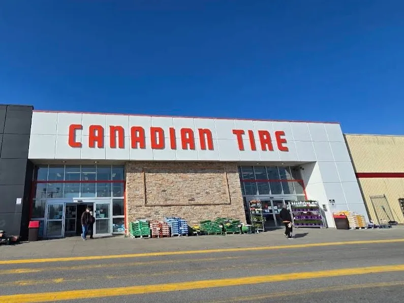 Fachada de Canadian Tire Brampton Shoppers World