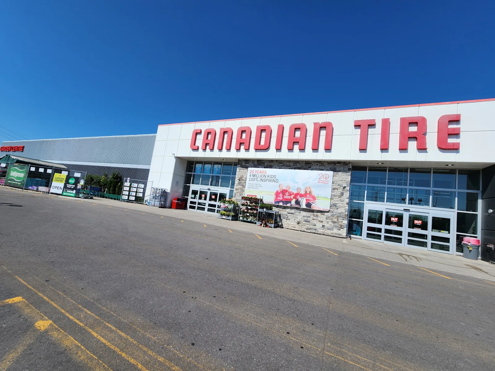 Fachada de Canadian Tire Dufferin & 407