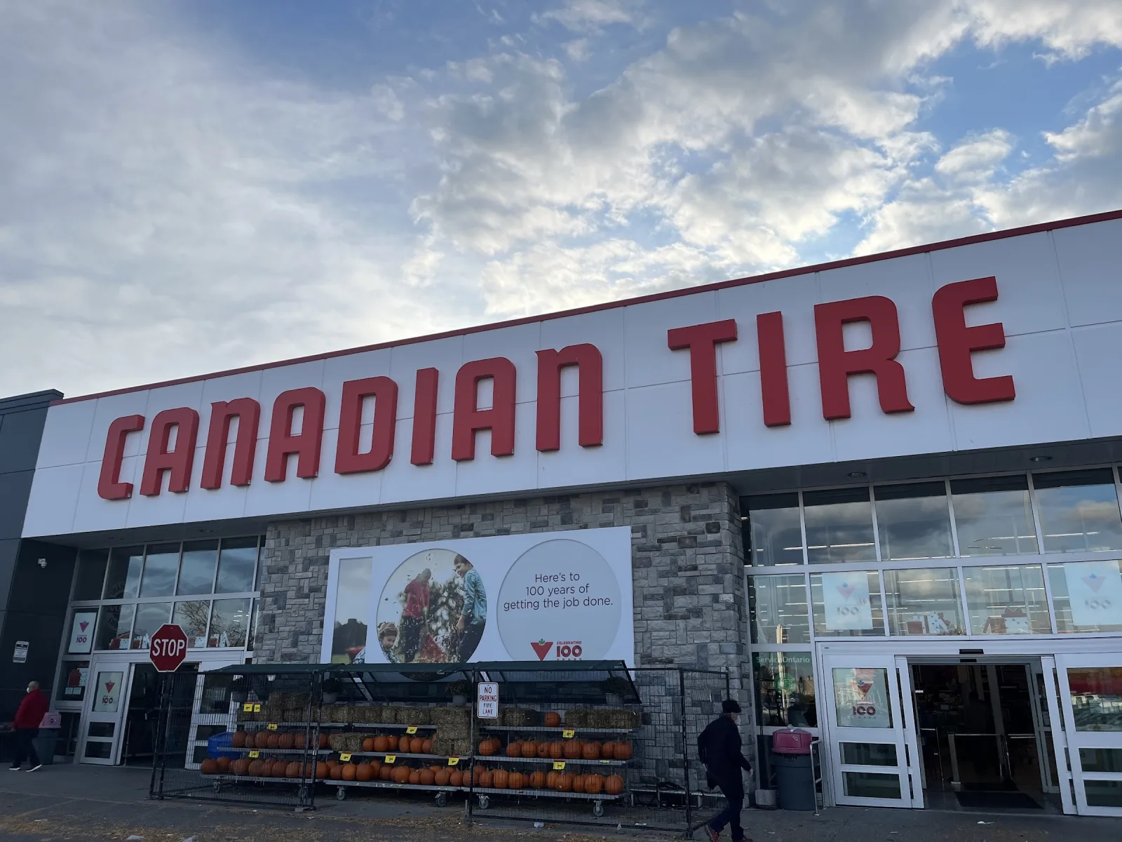 Fachada de Canadian Tire Etobicoke, Islington & 401