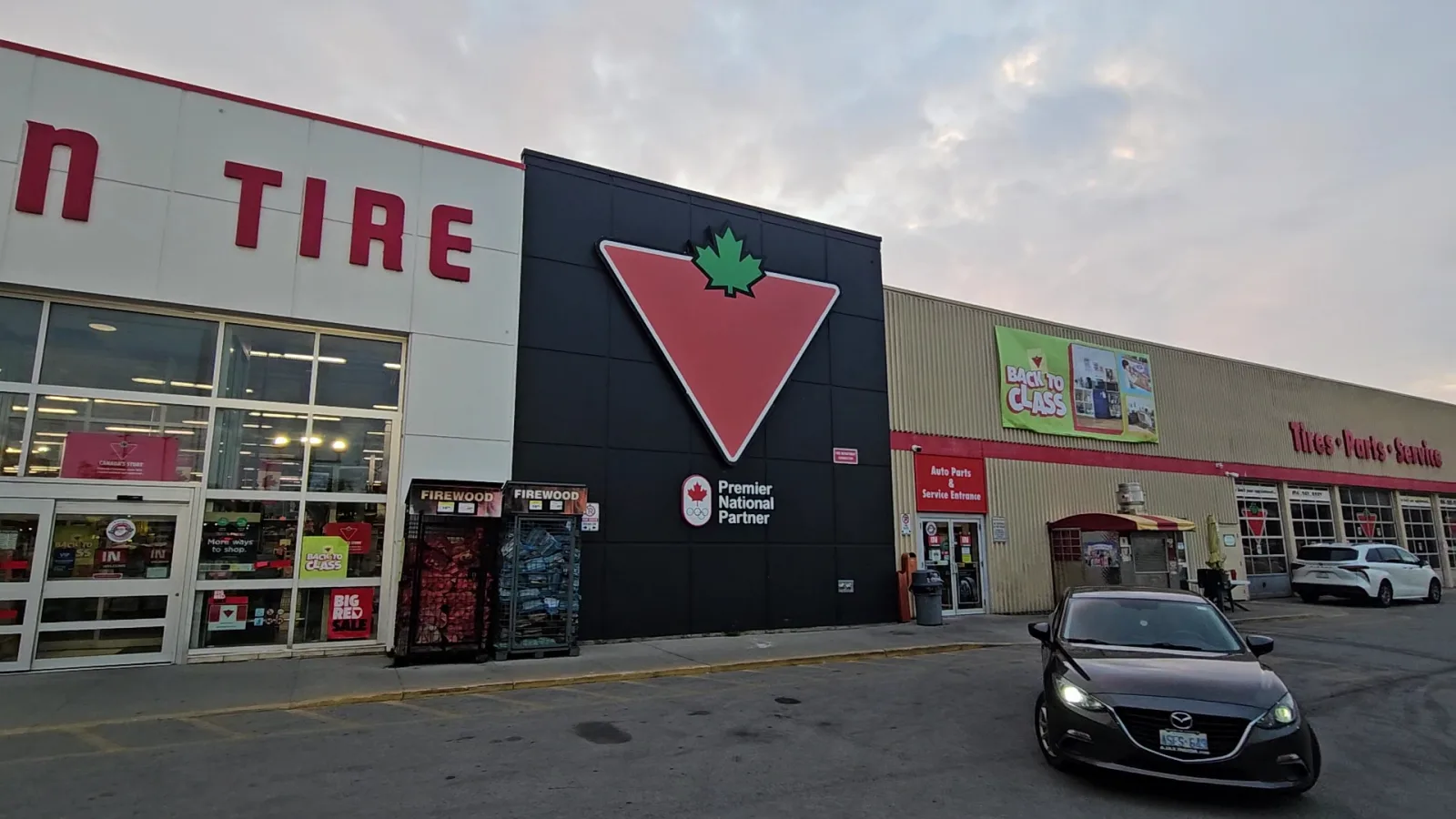 Fachada de Canadian Tire Kingston Road (Scarborough)