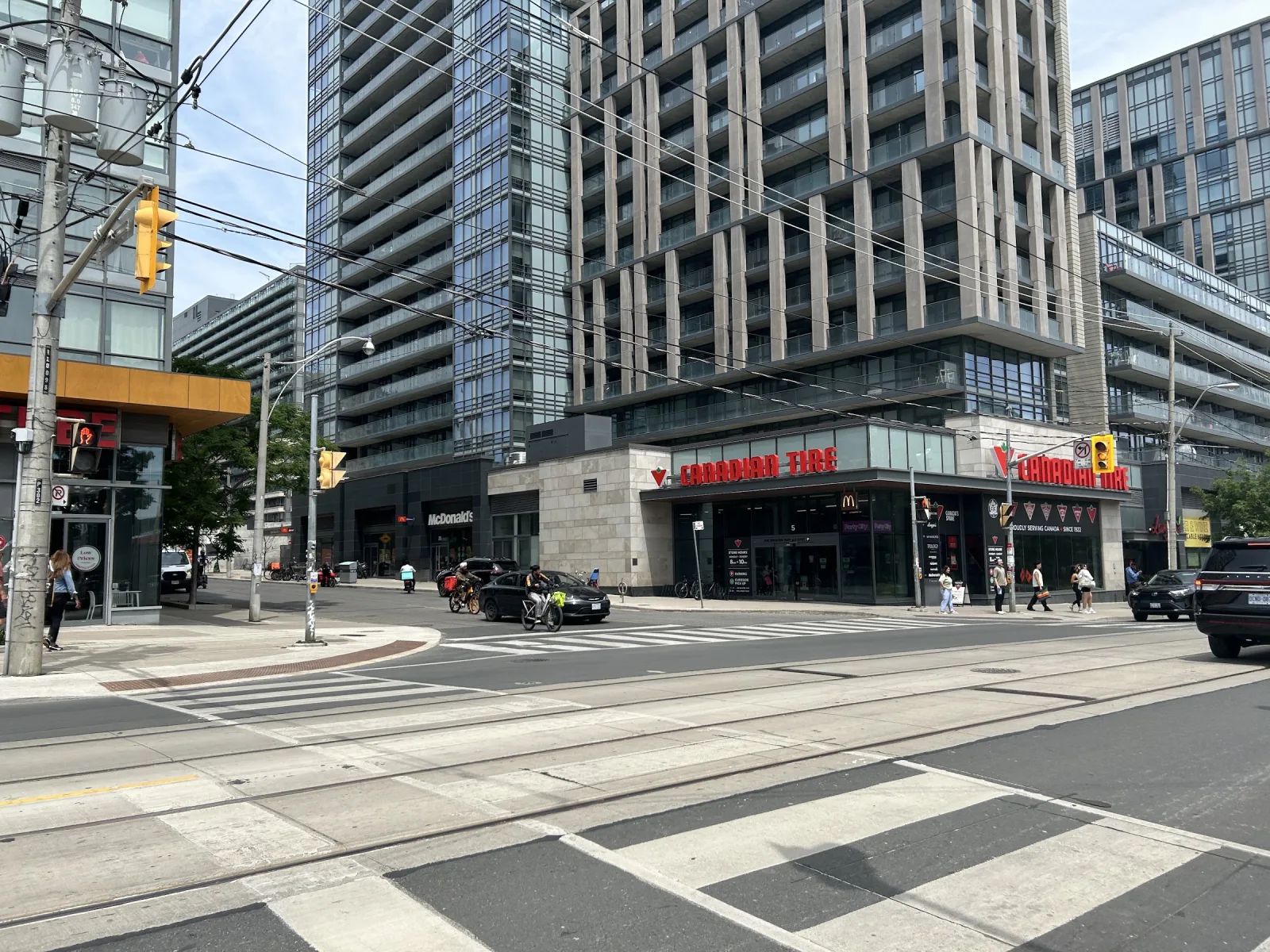 Fachada de Canadian Tire Liberty Village