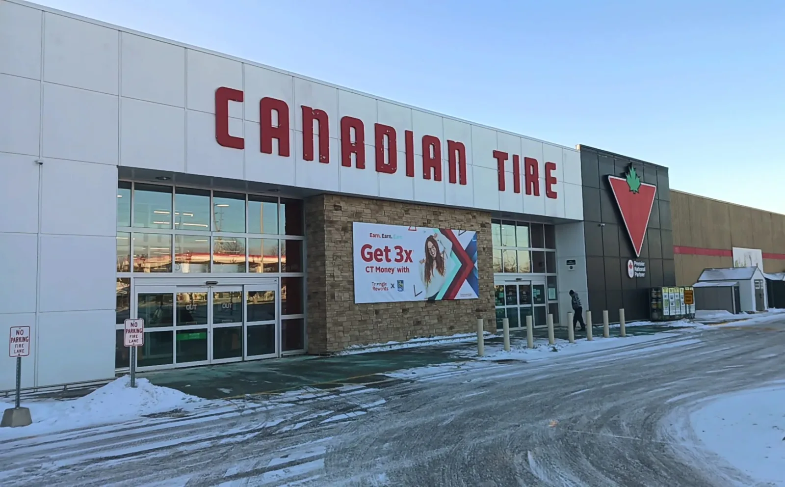 Fachada de Canadian Tire Oshawa North