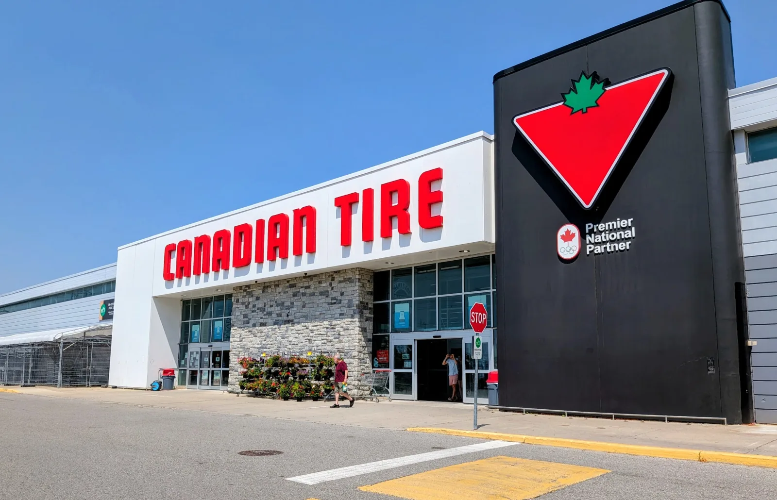 Fachada de Canadian Tire Richmond Hill