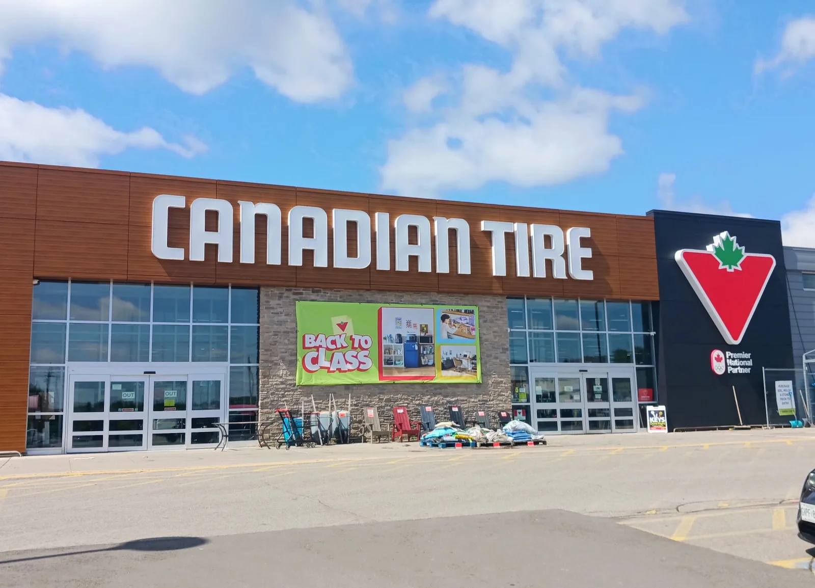 Fachada de Canadian Tire Richmond Hill North