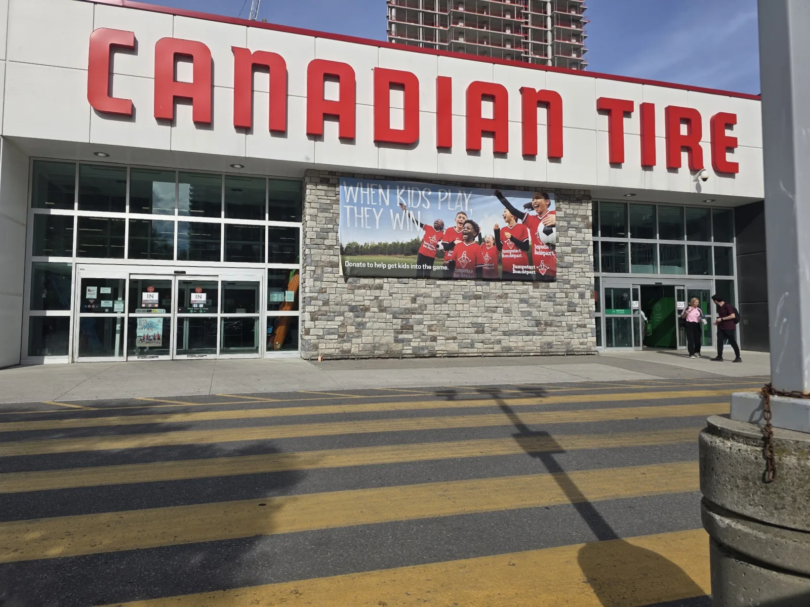 Fachada de Canadian Tire Main & Danforth