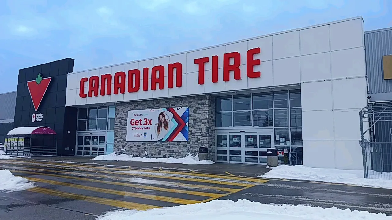 Fachada de Canadian Tire Whitby South