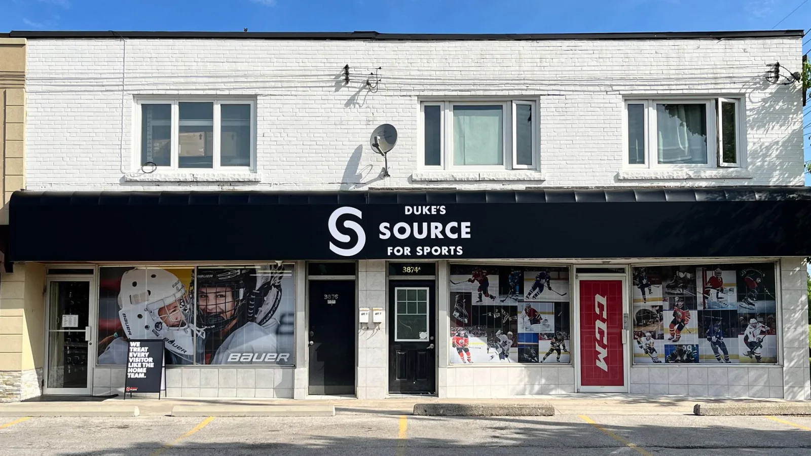 Fachada de Duke’s Source for Sports
