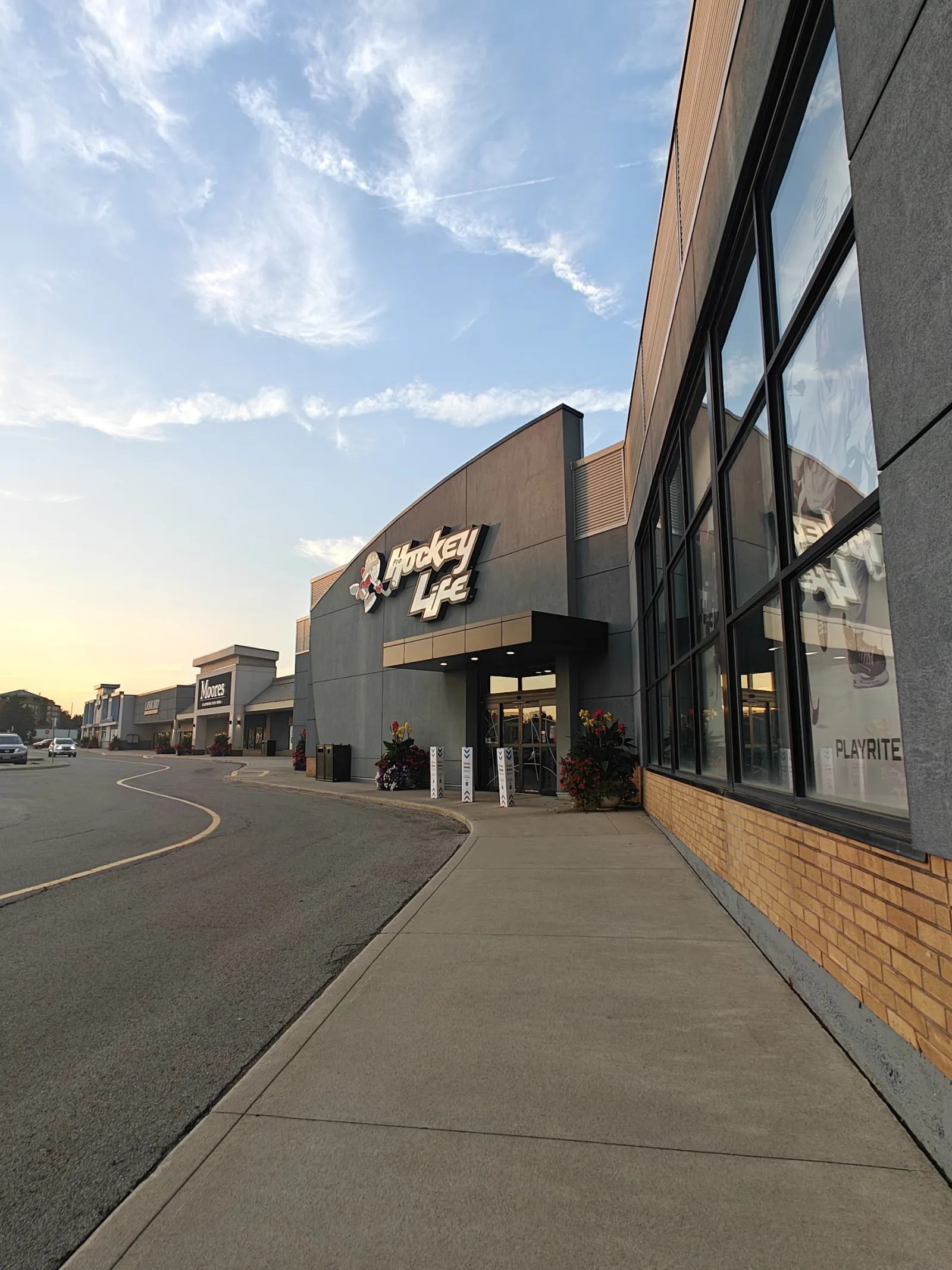 Fachada de Pro Hockey Life Oakville