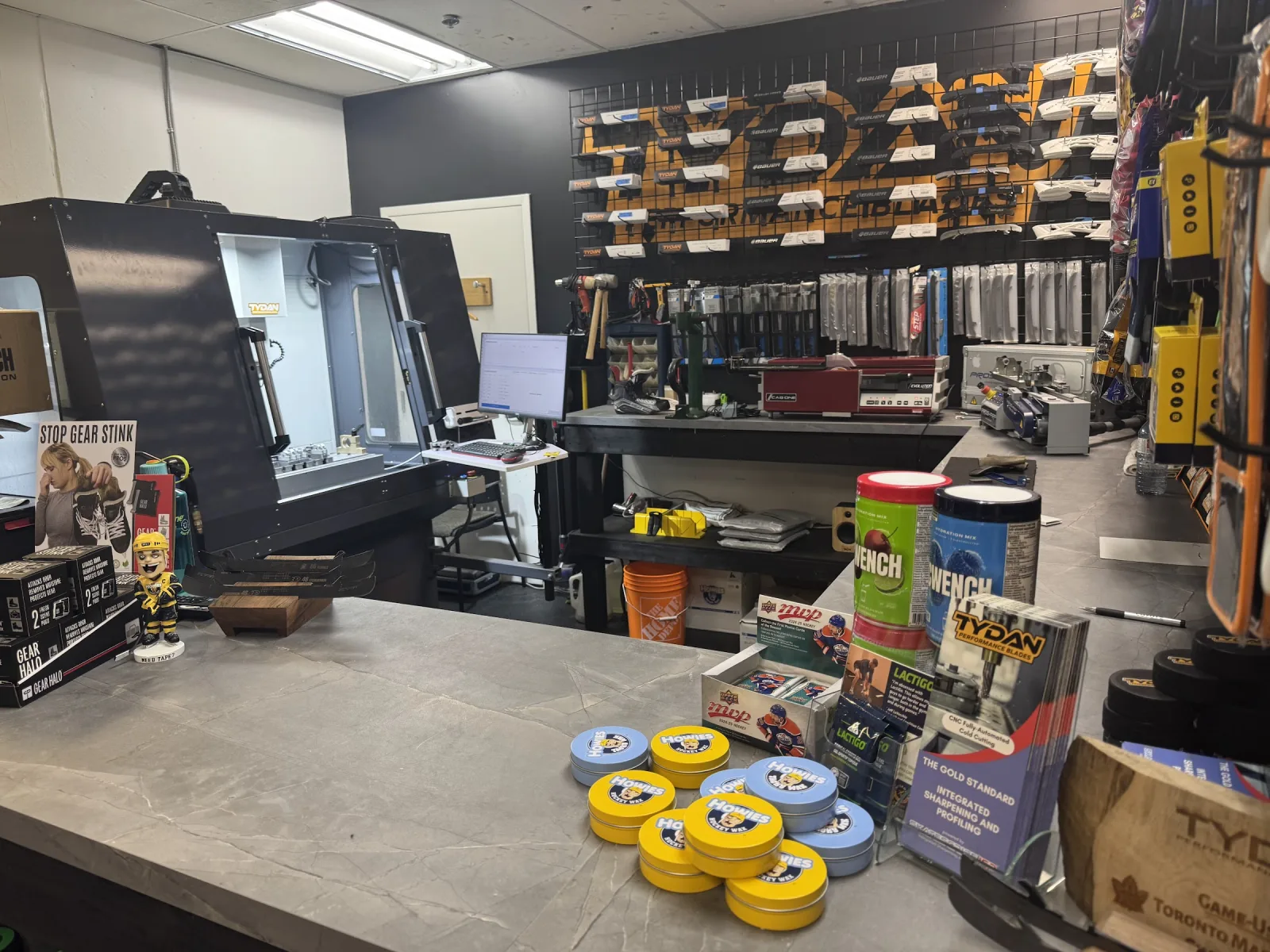 Tydan Performance Blades (Burlington): dentro de la tienda