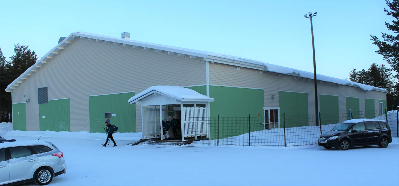 Agnico Eagle -jäähalli ulkoa talvella – Agnico Eagle -jäähalli