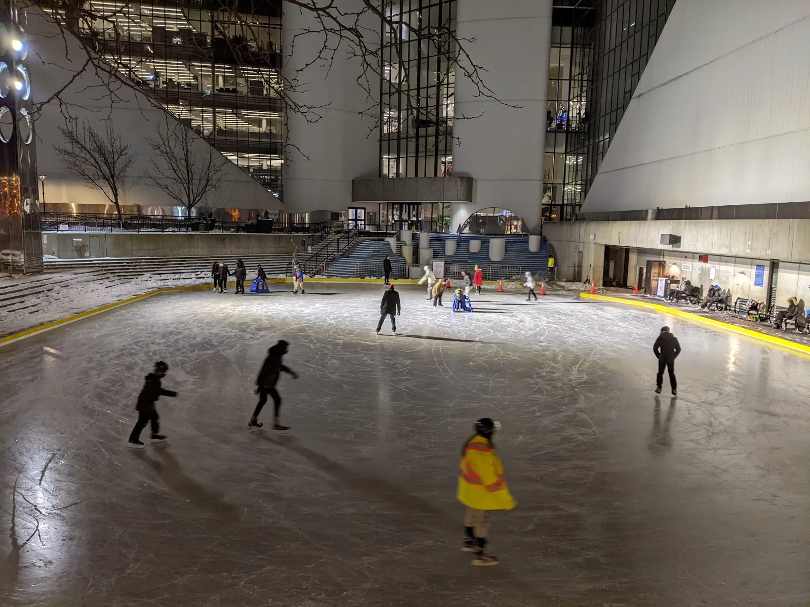 El hielo de Albert Campbell Square Outdoor Ice Rink, en una foto de su ficha de Google Maps. — Albert Campbell Square Outdoor Ice Rink