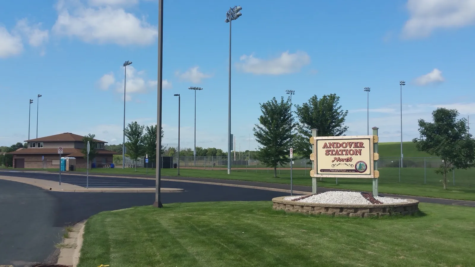 El exterior de Andover Station North Ice Rink, en una foto de su ficha de Google Maps. — Andover Station North Ice Rink