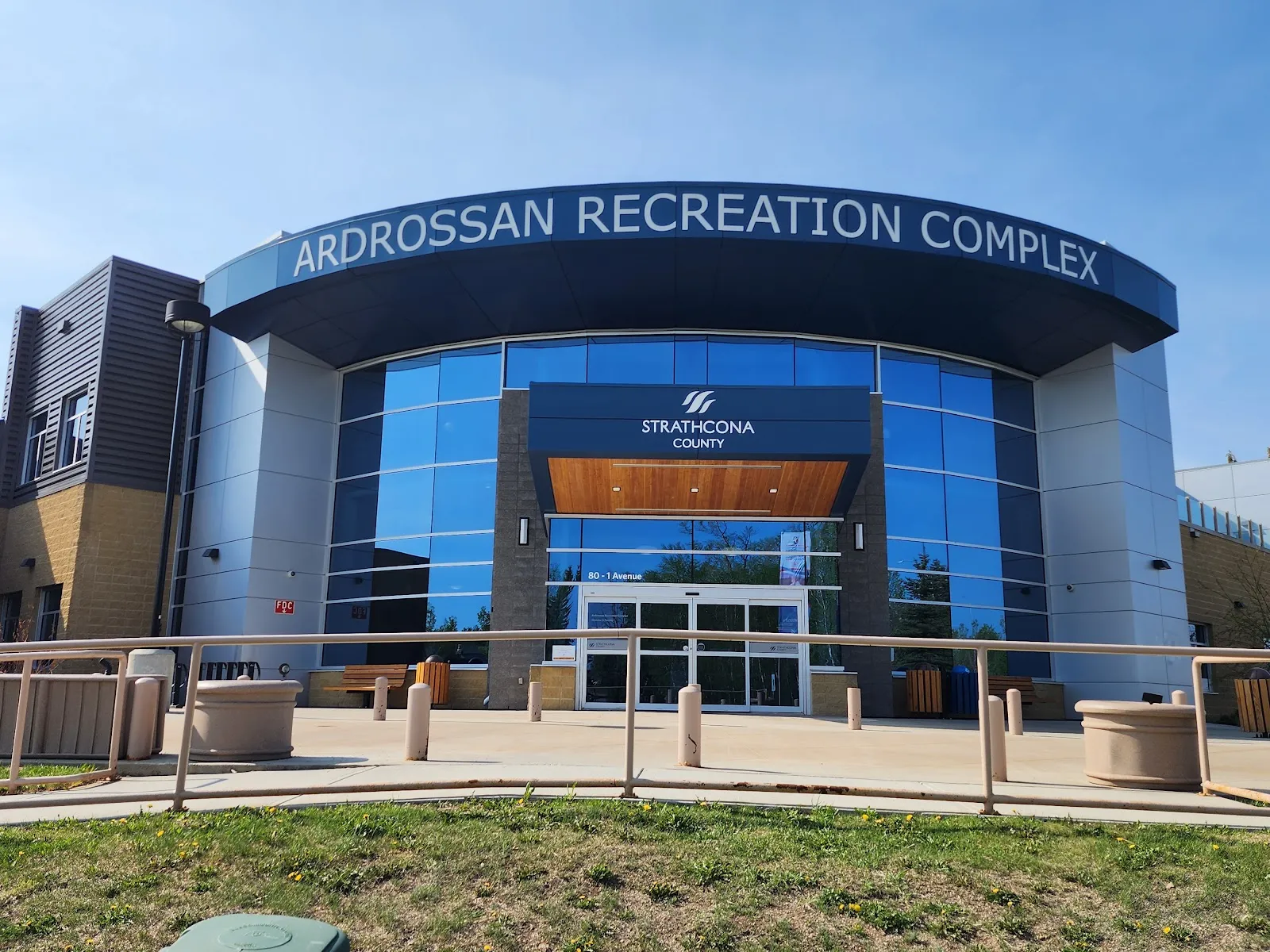 The outside of Ardrossan Regional Park ArrKann Snowbank Rink, in a photo from its Google Maps listing. — Ardrossan Regional Park ArrKann Snowbank Rink