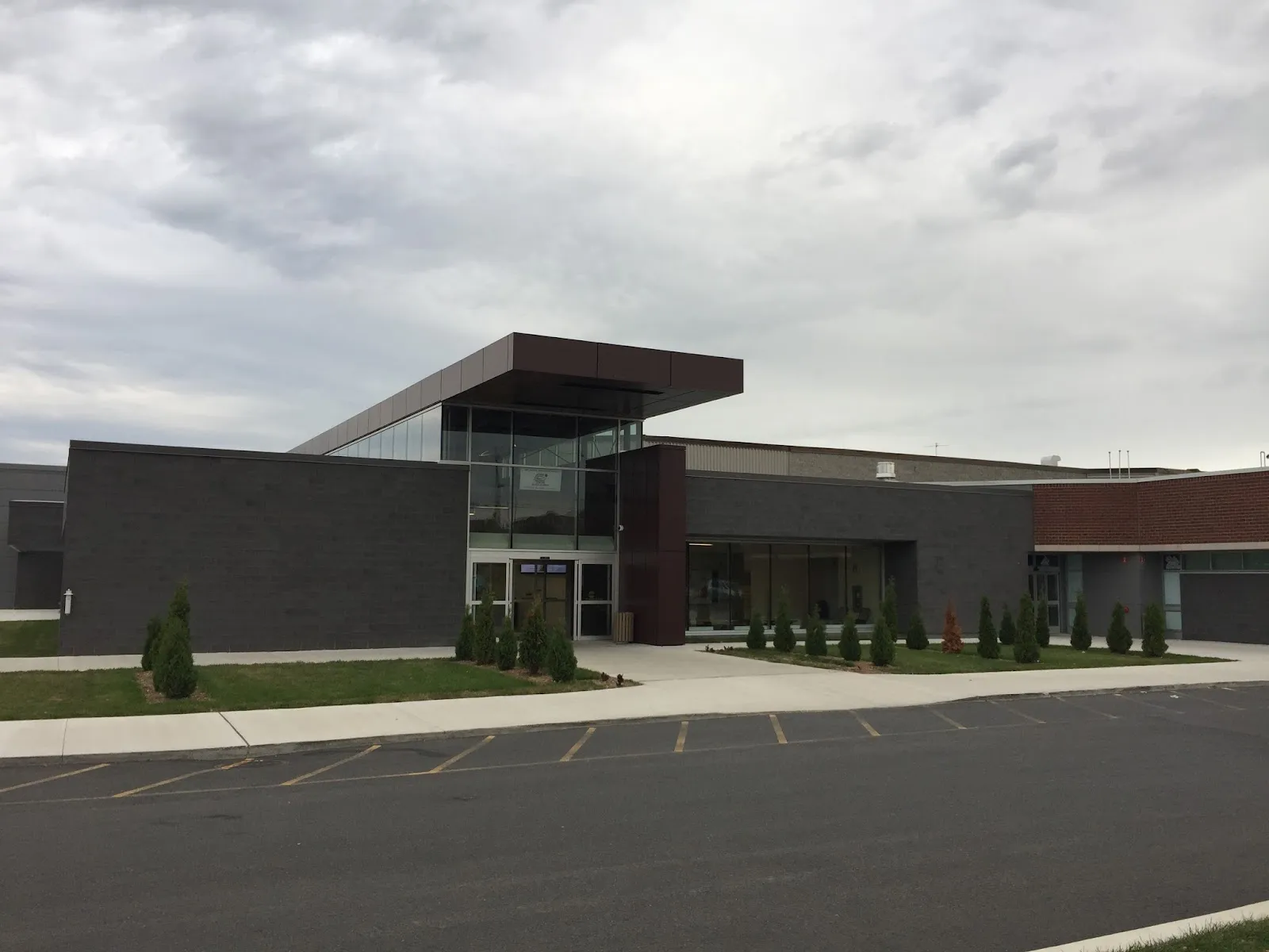 La entrada del Aréna Émile-Butch-Bouchard. — Aréna Émile-Butch-Bouchard