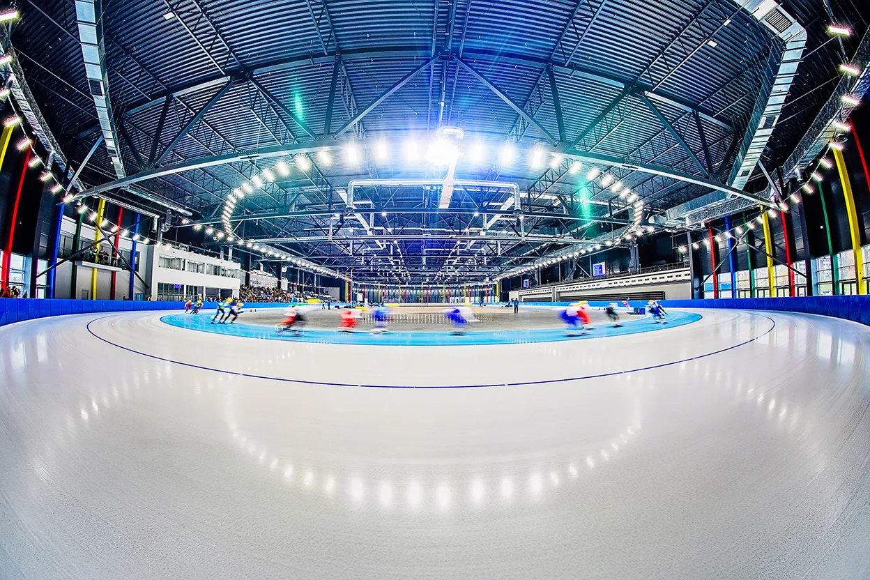 Long-track speed skating oval inside the Arena Lodowa in Tomaszów Mazowiecki — Arena Lodowa Tomaszów Mazowiecki