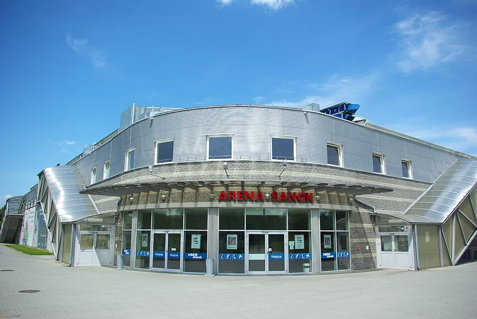 Main entrance of Arena Sanok on ul. Królowej Bony — Arena Sanok