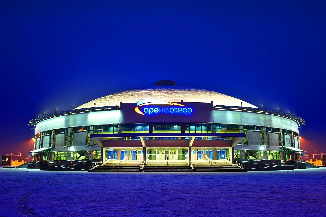 The Arena Sever sports complex in Krasnoyarsk at night — Arena Sever Krasnoyarsk