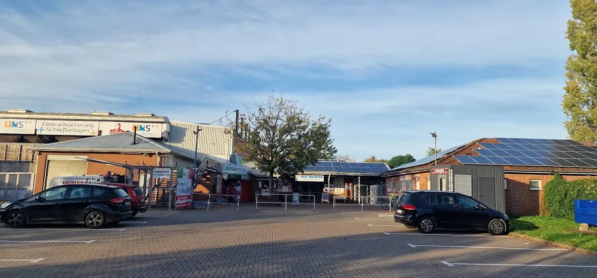 The approach to the ARS Arena Eisstadion in Mellendorf, seen from the car park. — ARS Arena Eisstadion Mellendorf