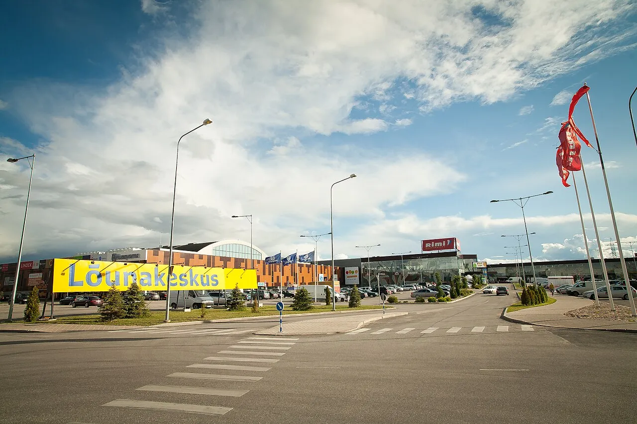 Tartu Lõunakeskus, kaubanduskeskus, mis hõlmab Astri Arenat – Astri Arena