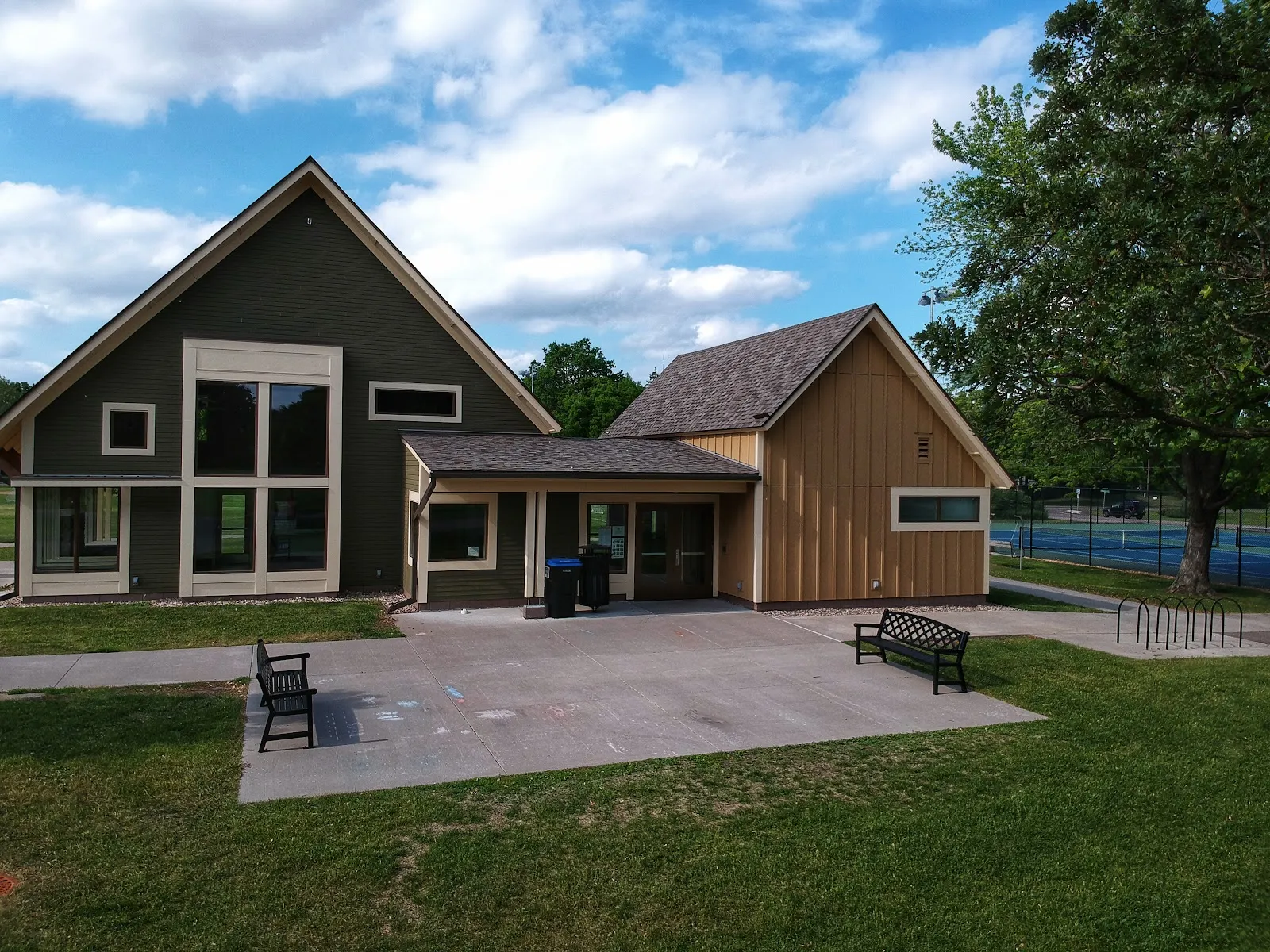The outside of Autumn Grove Park Outdoor Rink, in a photo from its Google Maps listing. — Autumn Grove Park Outdoor Rink