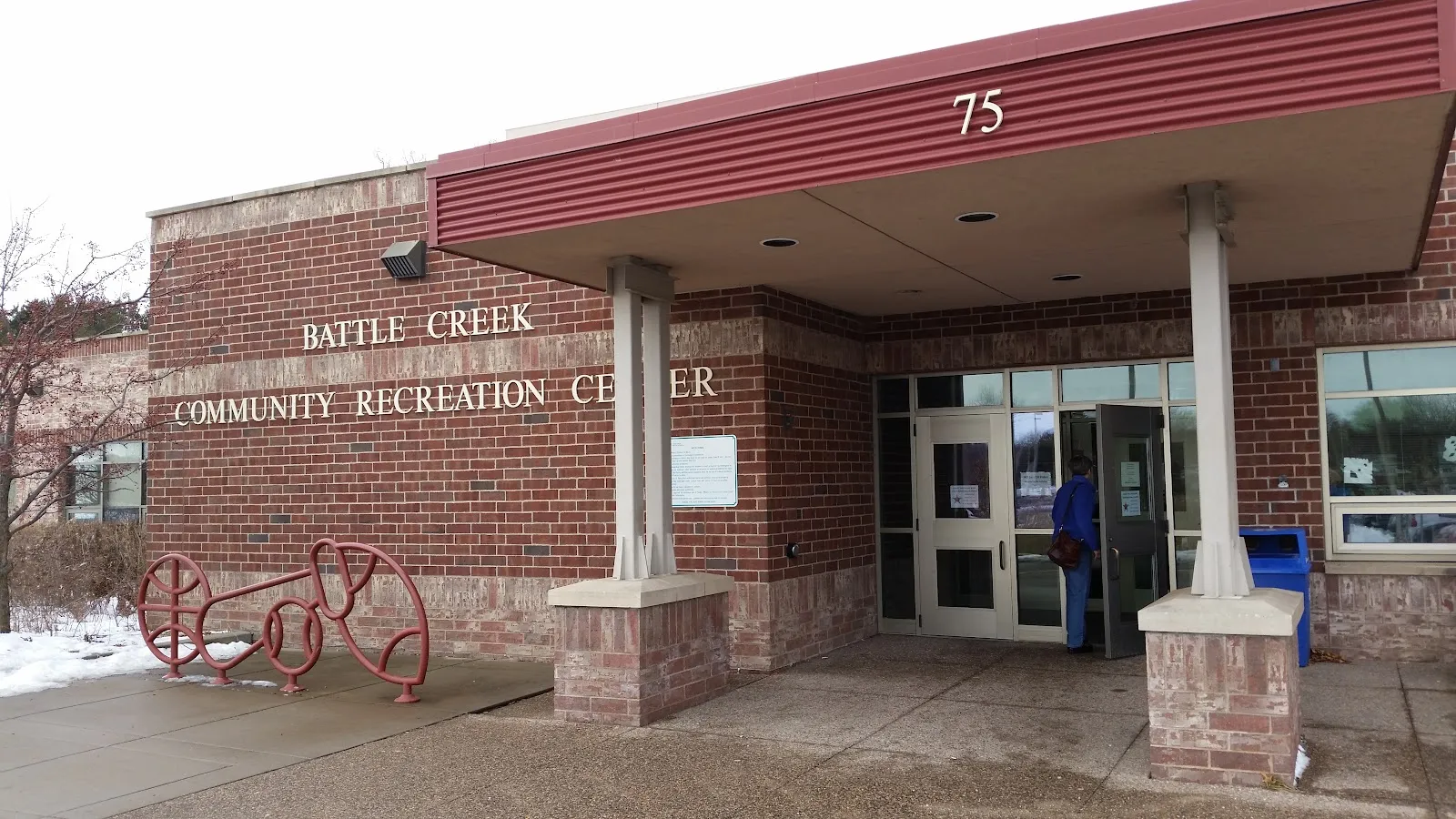 The outside of Battle Creek Outdoor Rink, in a photo from its Google Maps listing. — Battle Creek Outdoor Rink