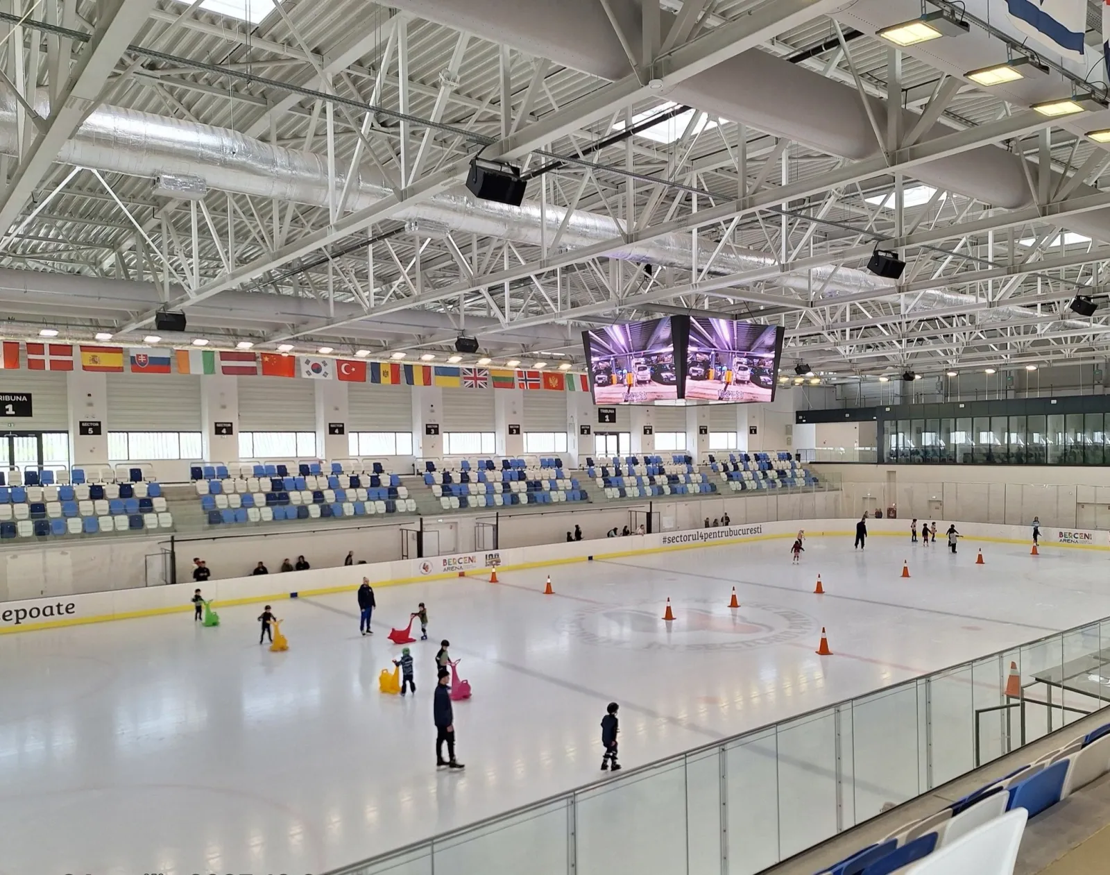 The ice sheet and stands inside Berceni Arena — Berceni Arena (Doru Tureanu)