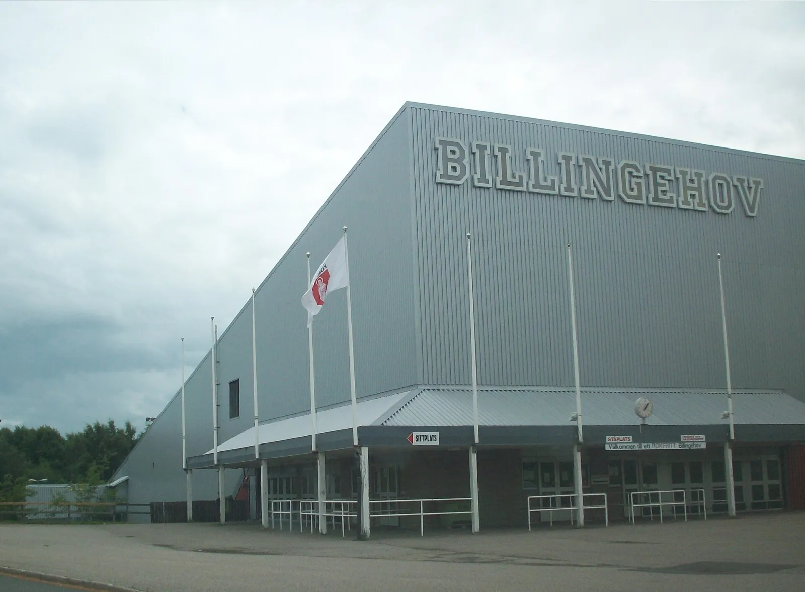 Billingehov ishall in Skövde, the building with its name on the wall — Billingehov ishallar