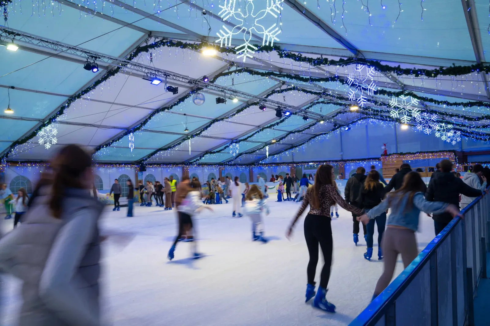Skaters on the covered ice at the Ice Rink at Bluewater (the operator's photo) — The Ice Rink at Bluewater