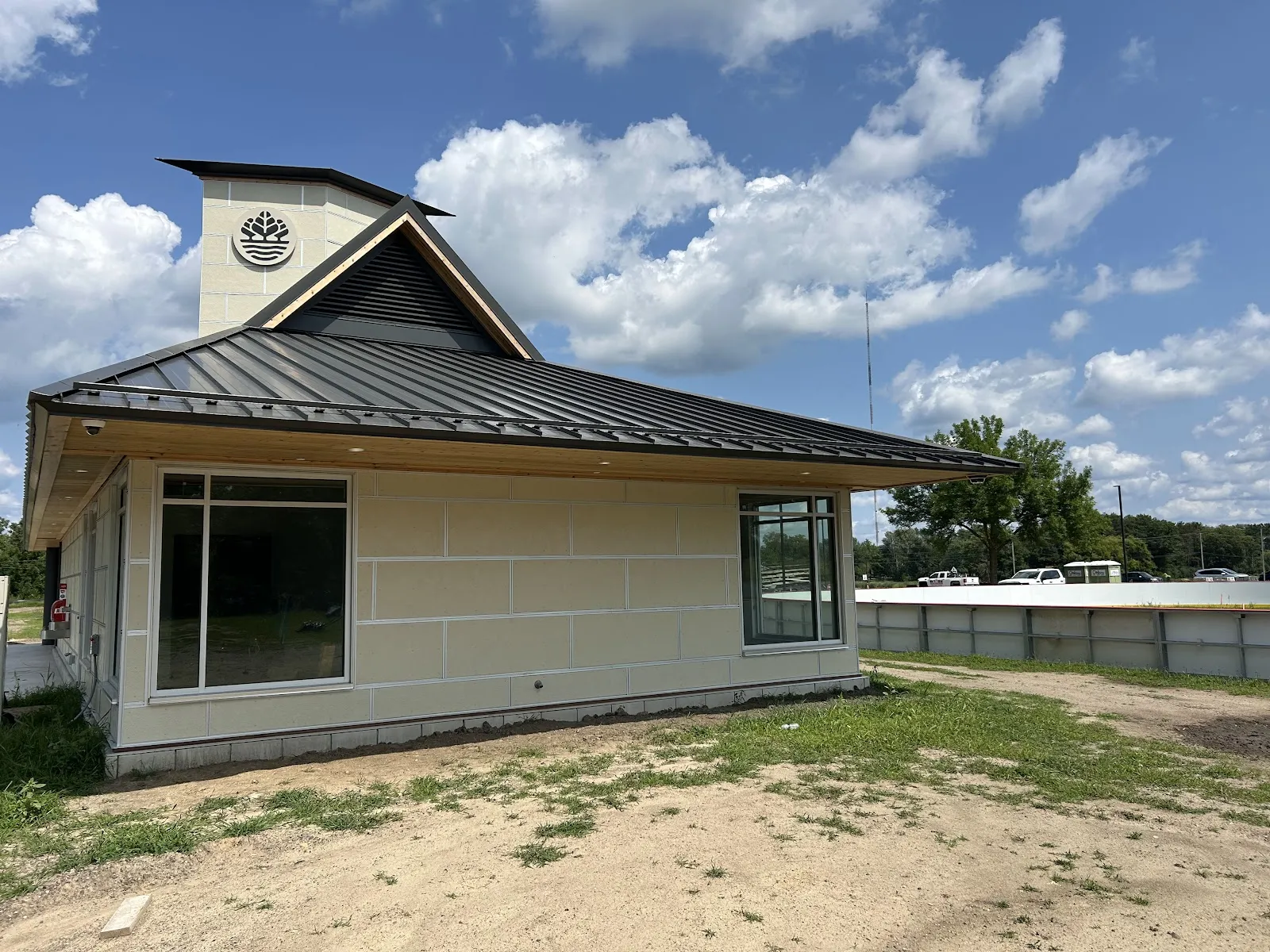 The outside of Bobby Theisen Park Outdoor Rink, in a photo from its Google Maps listing. — Bobby Theisen Park Outdoor Rink