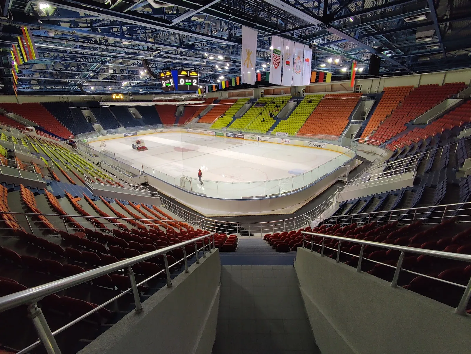Ледовая площадка и трибуны «Бобруйск-Арены» — Bobruisk-Arena