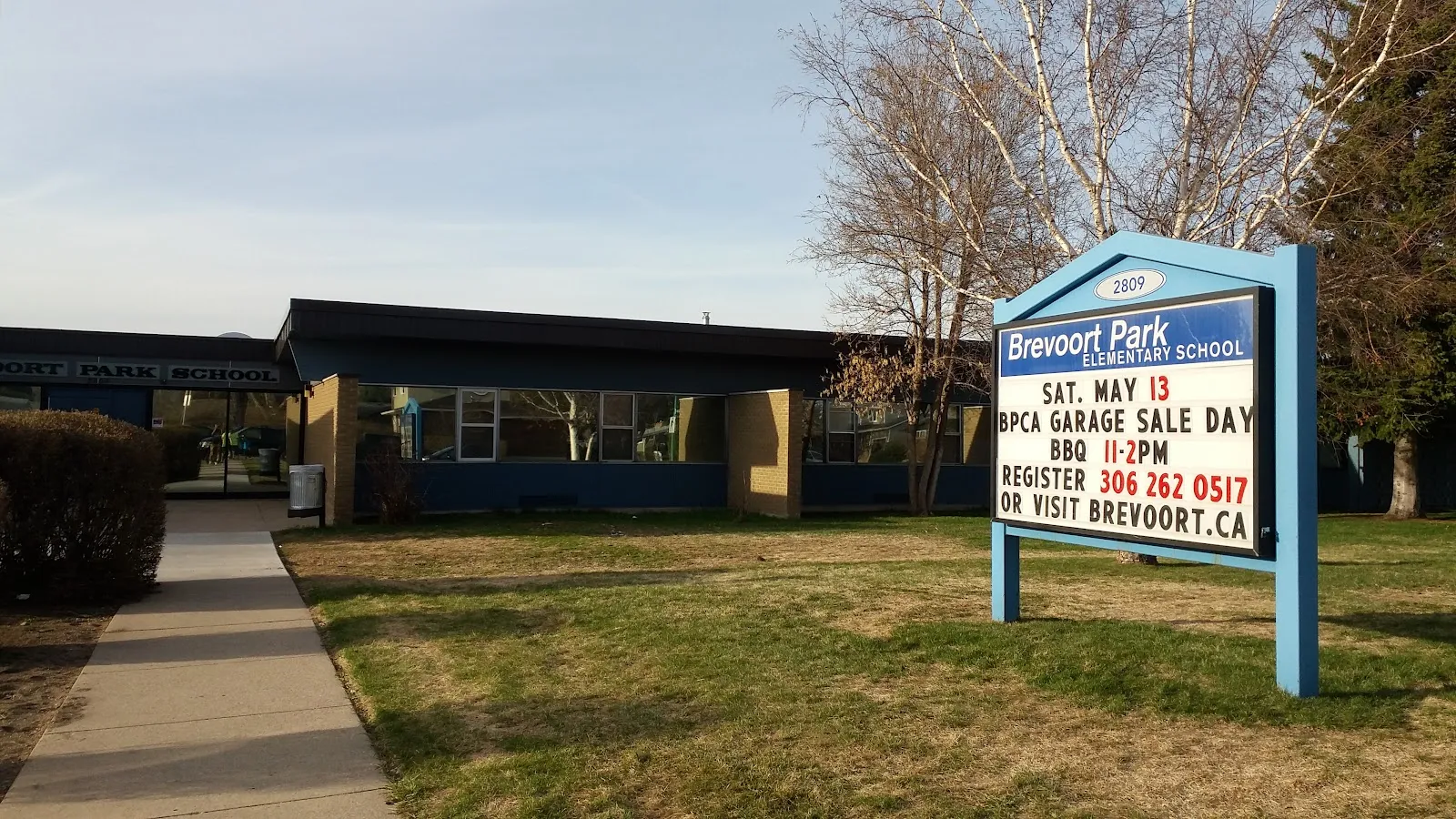 The outside of Brevoort Park School Outdoor Rink, in a photo from its Google Maps listing. — Brevoort Park School Outdoor Rink