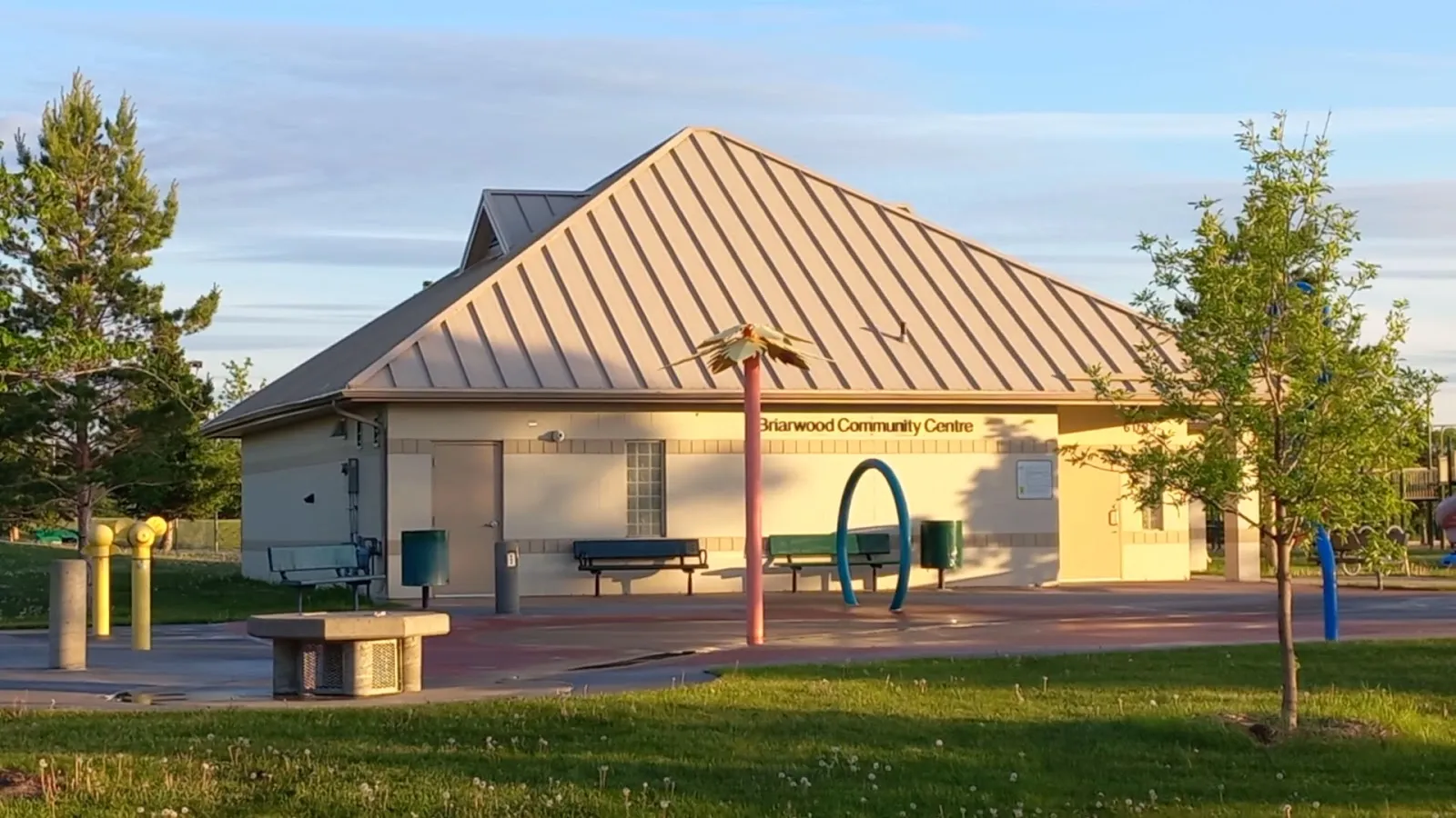 El exterior de Briarwood Park Outdoor Rink, en una foto de su ficha de Google Maps. — Briarwood Park Outdoor Rink
