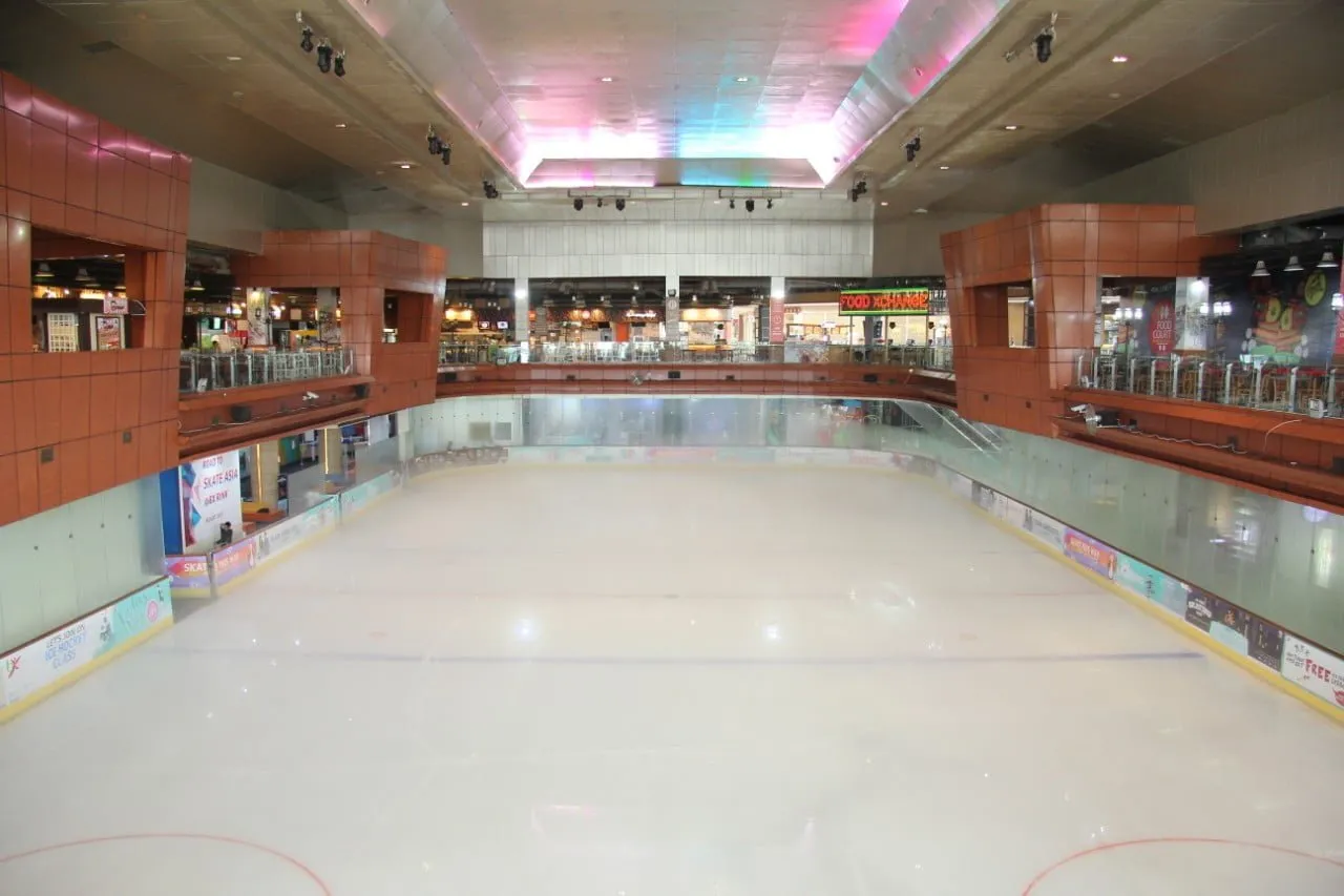 The empty sheet seen from the upper level, with the glass dasher and the viewing galleries of Bintaro Jaya Xchange around it. — BX Rink