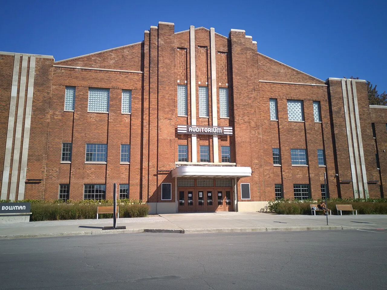 The original brick entrance of Montréal’s Auditorium de Verdun. — Auditorium de Verdun