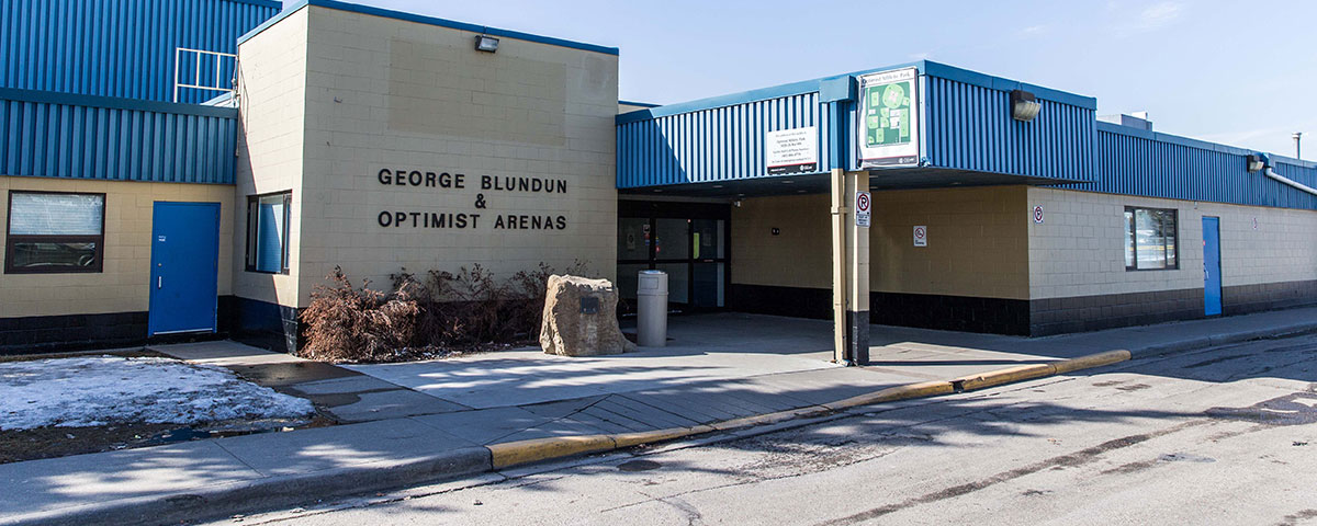 Entrada compartida de las arenas George Blundun y Optimist. — Optimist and George Blundun Arenas