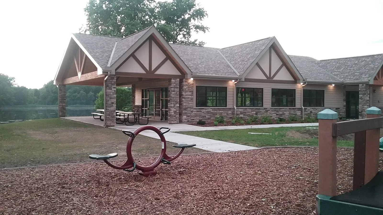 The outside of Casey Lake Park Hockey Rink, in a photo from its Google Maps listing. — Casey Lake Park Hockey Rink