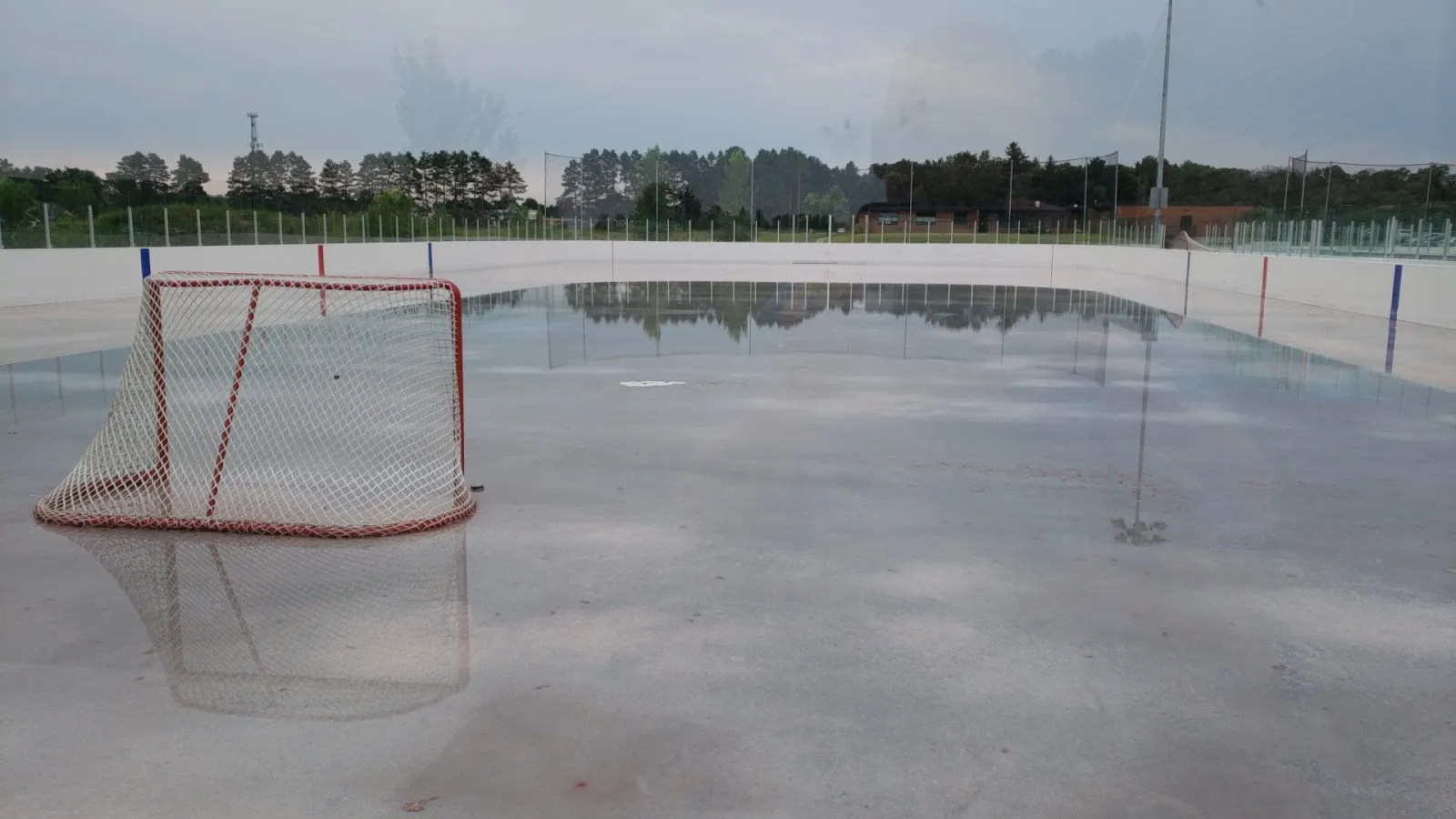 El hielo de Central Green Park Rink 2 (East), en una foto de su ficha de Google Maps. — Central Green Park Rink 2 (East)