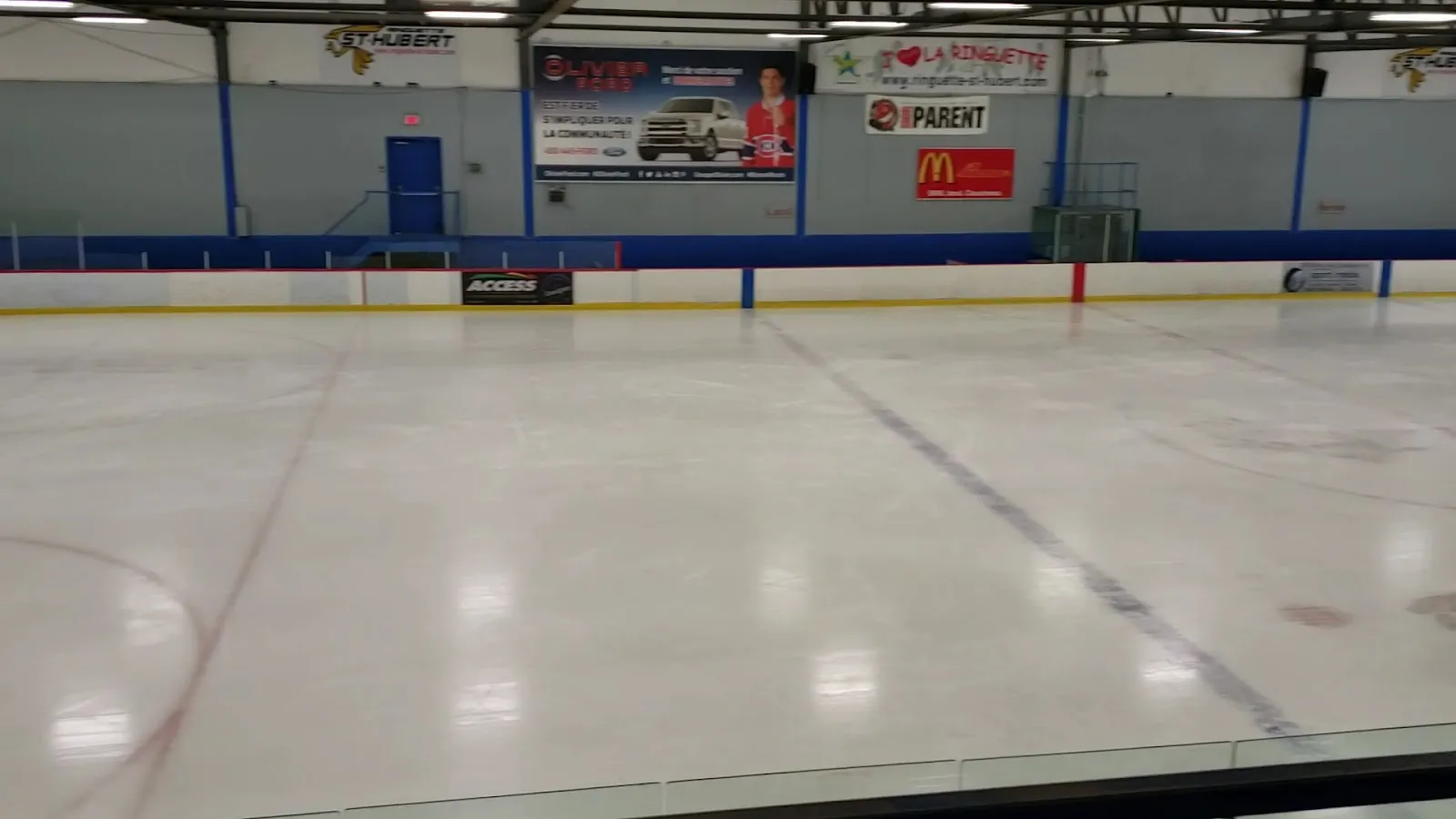 The ice surface at the Centre sportif Gaétan-Boucher in Saint-Hubert. — Centre sportif Gaétan-Boucher