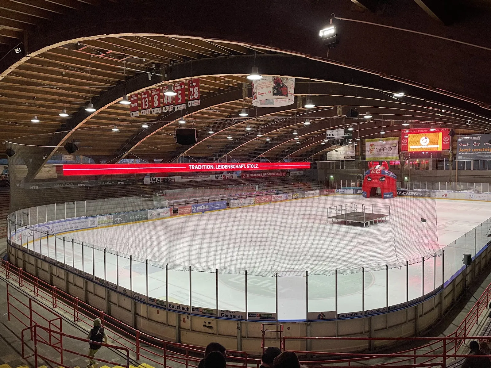 The empty ice and timber roof of the Colonel-Knight-Stadion in Bad Nauheim — Eisstadion Bad Nauheim (Colonel-Knight-Stadion)
