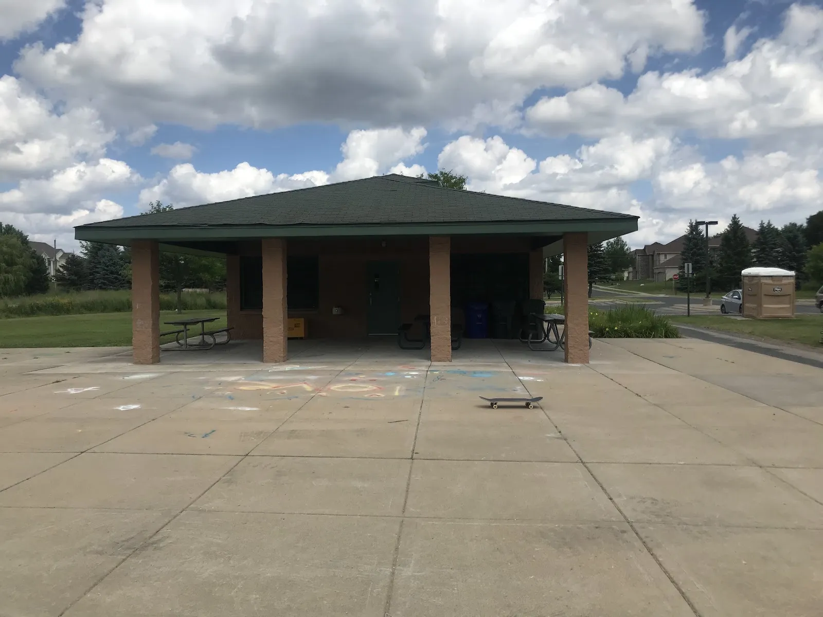 El exterior de Crestwood Park Outdoor Rink, en una foto de su ficha de Google Maps. — Crestwood Park Outdoor Rink